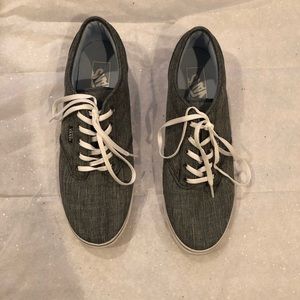 Vans sneaker gently used Atwood low sneaker